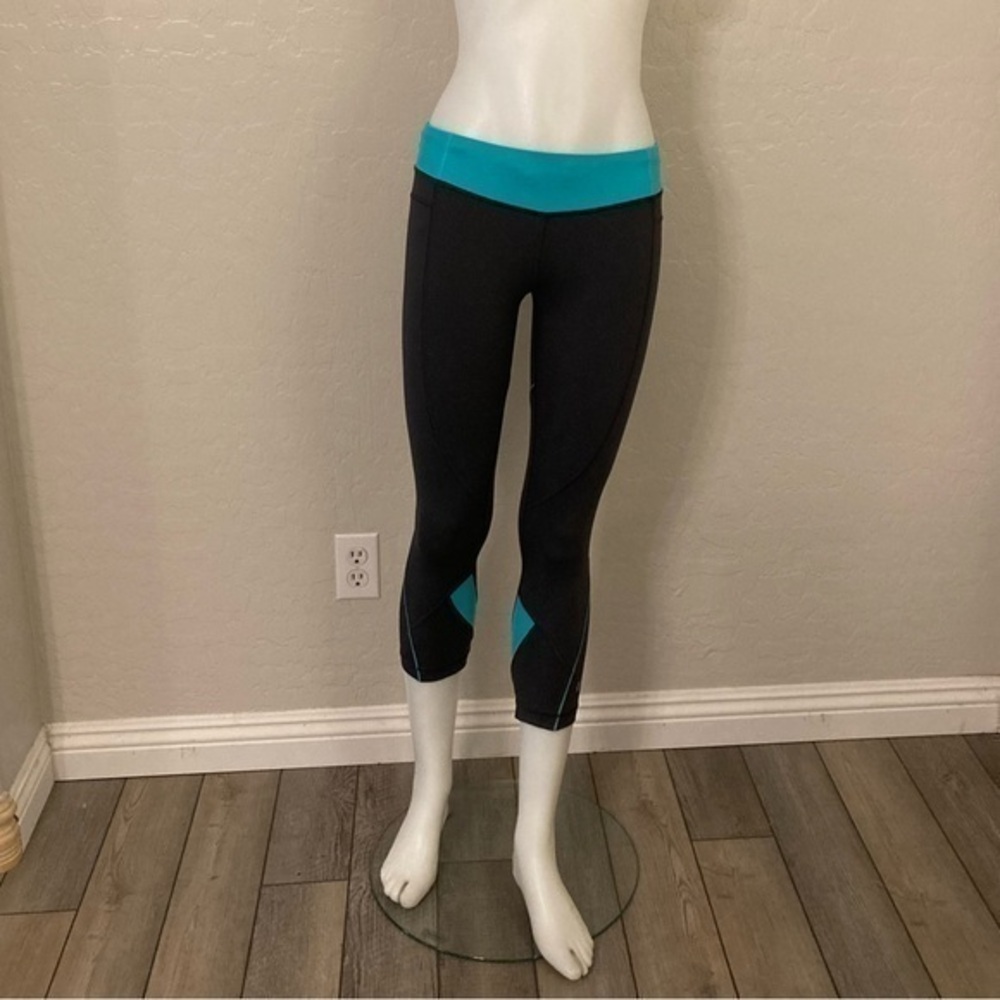 Lululemon Gray Cropped Leggings Size 8